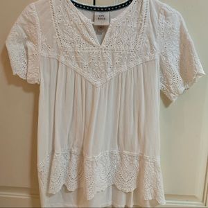 Knox rose white top